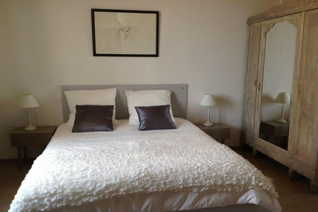La Maison De Maidara Bed and Breakfast Olby Habitación foto